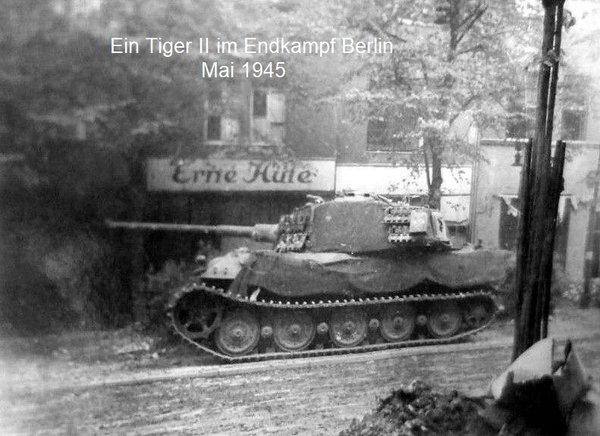Tiger 2 Königstiger der Division Wiking vor der Reichskanzlei, Mai 1945