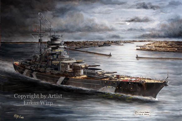 Schlachtschiff Bismarck bei Vollmond vor Gotenhafen, Mai 1941